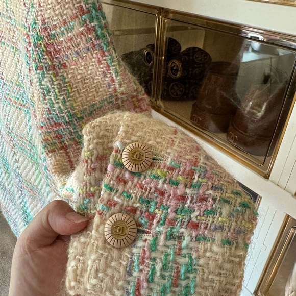 Chanel Runway tweed jacket - Picture 9 of 17